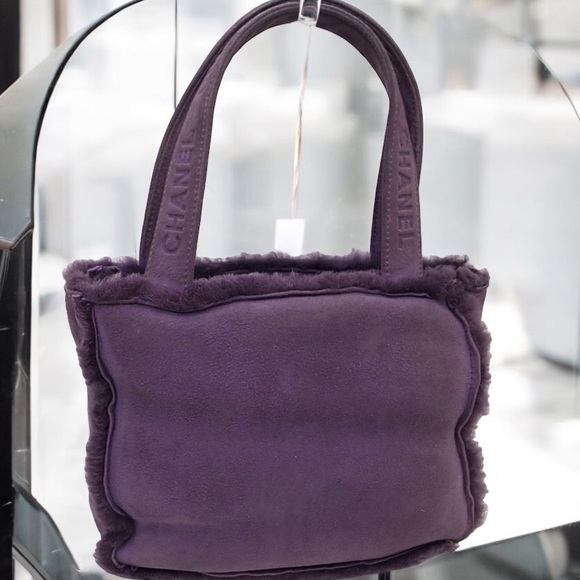 GUC Authentic Chanel 2000s Purple Shearling Mini Logo Bag with Dustbag & Cards - Picture 3 of 16